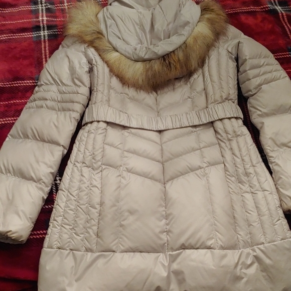Cream Puffer Jacket with Hood and Belt - Picture 5 of 6
